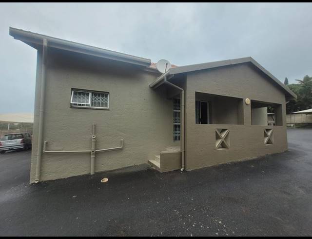 2 BEDROOM TOWNHOUSE FOR SALE IN LAWRENCE ROCKS